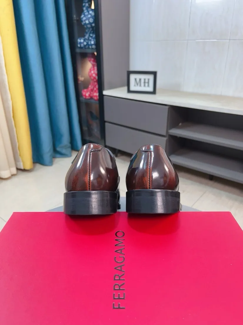 Ex-factory price 560🌸🌸Water dyed cowhide 🆘[Salvatore Ferragamo] Ferragamo’s latest casual business leather shoes for men! Available at counters simultaneously! The fabric is made of specially imported original suede calfskin, and the interior is made of imported water-dyed cowhide. It is absolutely luxurious and leads the fashion trend. Matching code: 38-44 45 customized